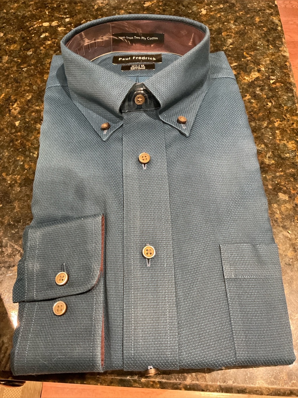 Men’s classic fit button down shirt